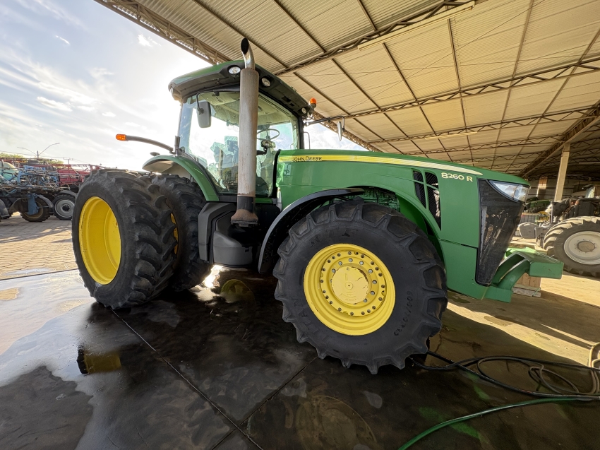 trator john deere 8260r - ano 20131