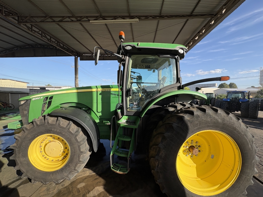 trator john deere 8260r - ano 20137