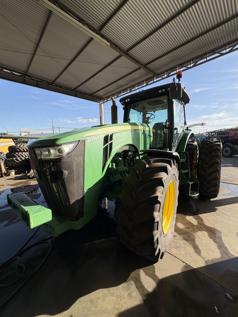 trator john deere 8260r - ano 20138