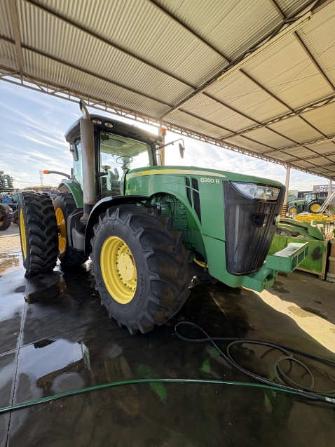 trator john deere 8260r - ano 20130