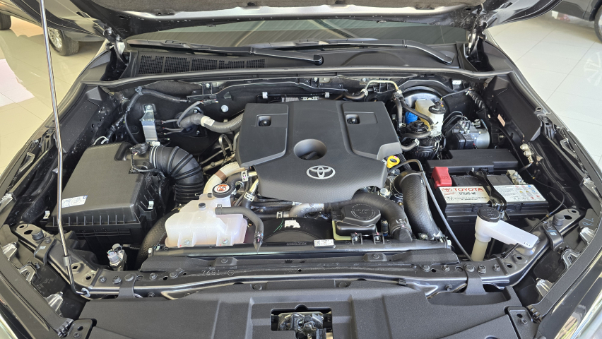 Toyota HILUX SW4 2.8 D-4D TURBO DIESEL DIAMOND 7L 4X4 AUTOMÁTICO 5
