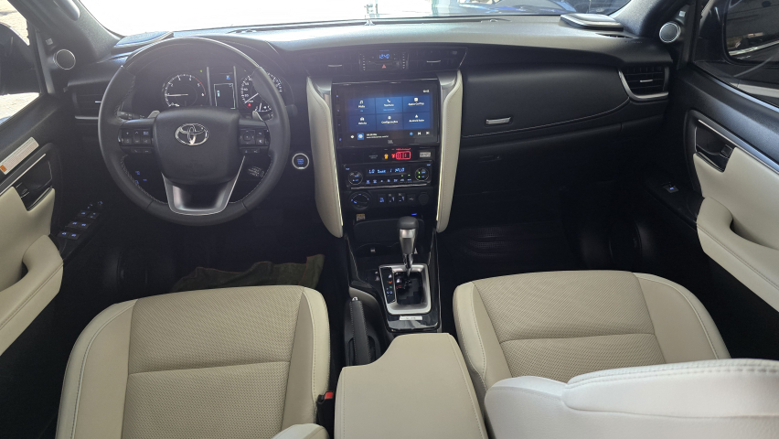 Toyota HILUX SW4 2.8 D-4D TURBO DIESEL DIAMOND 7L 4X4 AUTOMÁTICO 11
