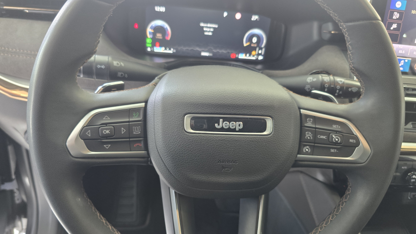 JEEP COMMANDER 2.0 TD380 TURBO DIESEL OVERLAND AT9 12