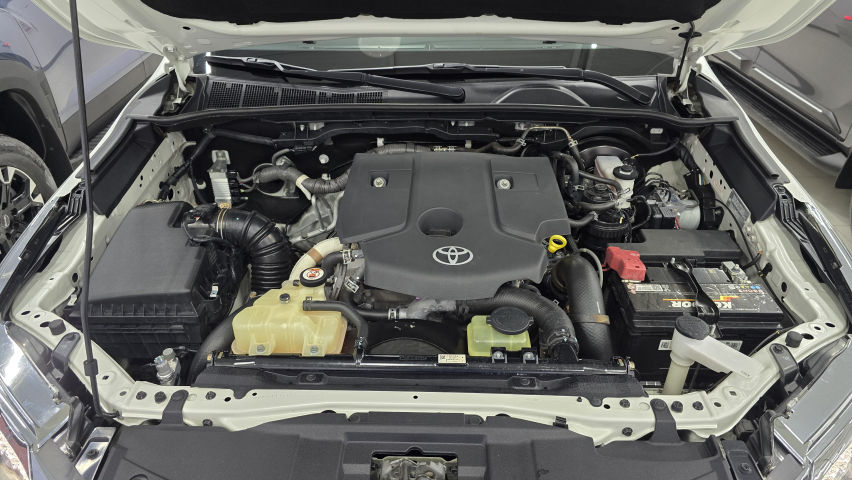 Toyota HILUX SW4 2.8 SRX 4X4 7 LUGARES 16V TURBO INTERCOOLER DIESEL 4P AUTOMÁTICO 5