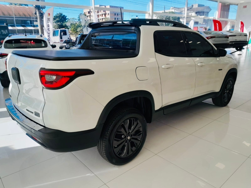 fiat toro 1.3 turbo 270 flex volcano at6 4p automatico 20252