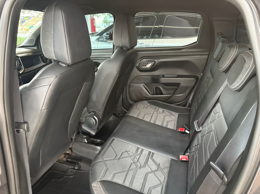 fiat strada 1.3 firefly flex volcano cd cvt 4p automatico 2024 fiat strada 1.3 firefly flex volcano cd cvt 4p automatico 2024