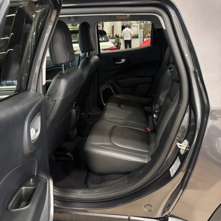 fiat toro 2.0 16v turbo diesel volcano 4wd at9 4p automatico 202417