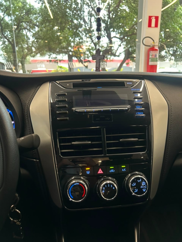toyota yaris 1.5 16v flex sedan xl multidrive 4p automatico 20195