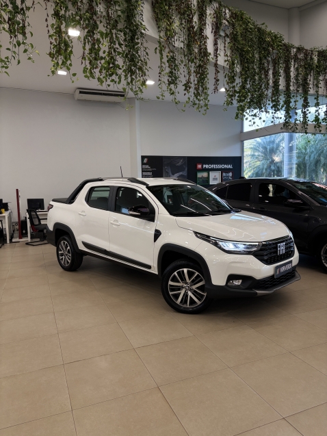 fiat strada 1.3 firefly flex volcano cd cvt 4p automatico 2025
