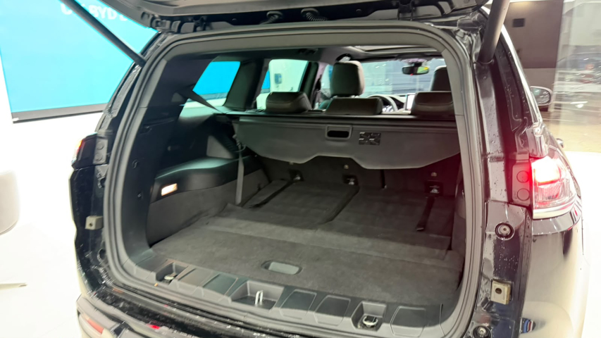 JEEP COMMANDER 2.0 TD380 TURBO DIESEL OVERLAND AT9 9