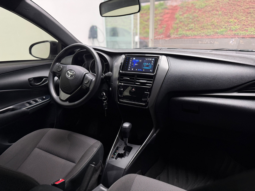 Toyota YARIS 1.5 16V FLEX XL MULTIDRIVE 13