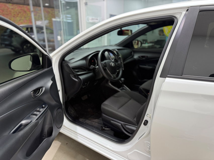 Toyota YARIS 1.5 16V FLEX XL MULTIDRIVE 14