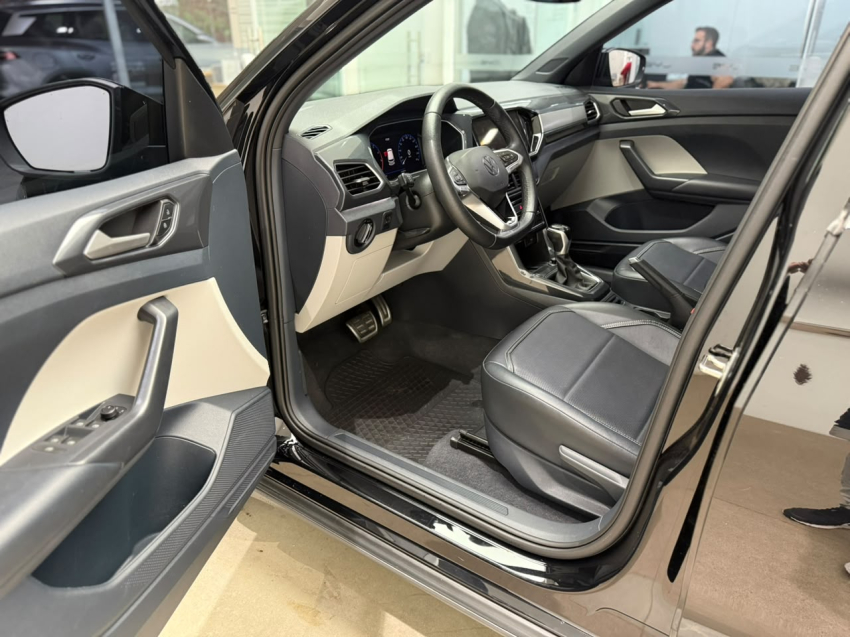 Volkswagen T-CROSS 1.4 250 TSI TOTAL FLEX HIGHLINE AUTOMÁTICO 14