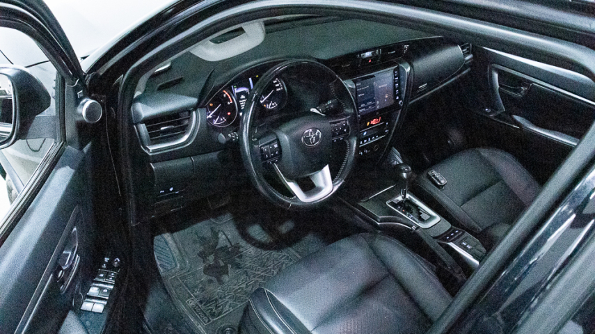 Toyota HILUX SW4 2.8 D-4D TURBO DIESEL SRX 4X4 AUTOMÁTICO 16