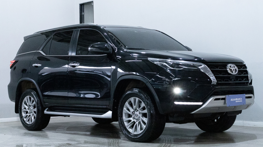 Toyota HILUX SW4 2.8 D-4D TURBO DIESEL SRX 4X4 AUTOMÁTICO 5