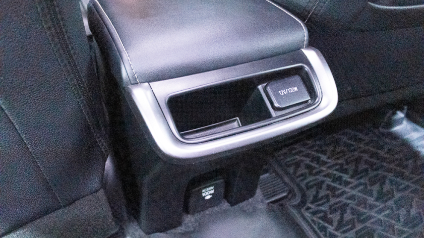 Toyota HILUX SW4 2.8 D-4D TURBO DIESEL SRX 4X4 AUTOMÁTICO 29
