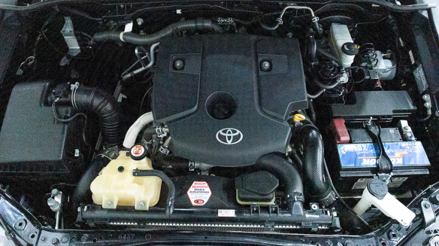 Toyota HILUX SW4 2.8 D-4D TURBO DIESEL SRX 4X4 AUTOMÁTICO 7