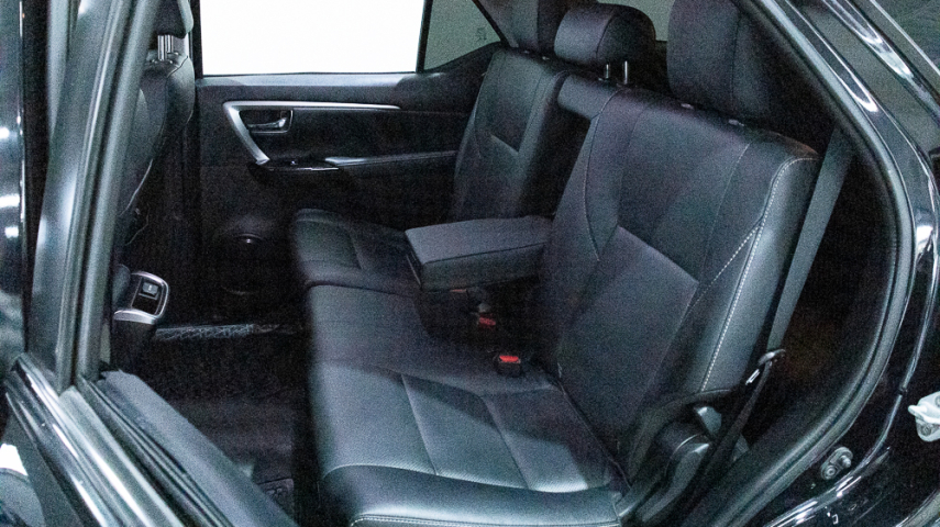 Toyota HILUX SW4 2.8 D-4D TURBO DIESEL SRX 4X4 AUTOMÁTICO 27