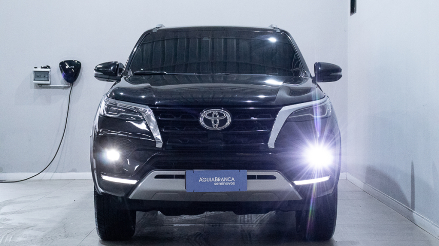 Toyota HILUX SW4 2.8 D-4D TURBO DIESEL SRX 4X4 AUTOMÁTICO 3