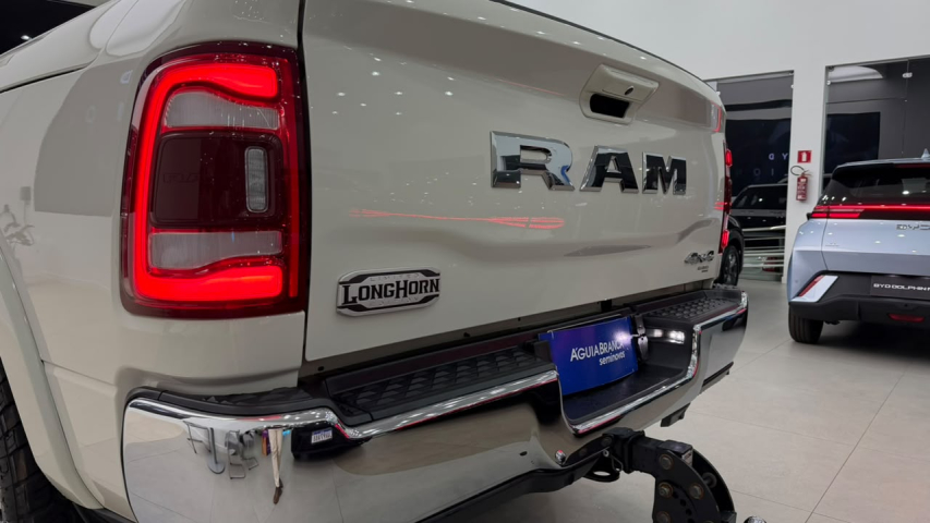 Ram 3500 6.7 I6 TURBO DIESEL LIMITED LONGHORN CD 4X4 AUTOMÁTICO 7