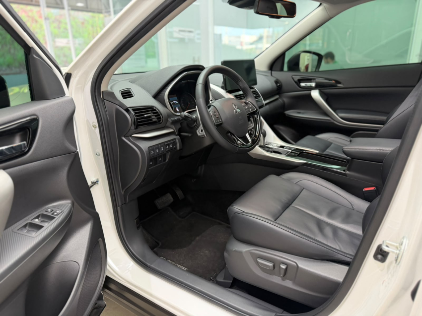Mitsubishi ECLIPSE CROSS 1.5 MIVEC TURBO GASOLINA HPE-S S-AWC CVT 13