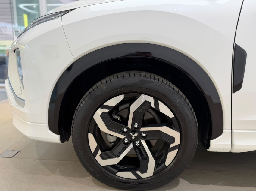 Mitsubishi ECLIPSE CROSS 1.5 MIVEC TURBO GASOLINA HPE-S S-AWC CVT 2