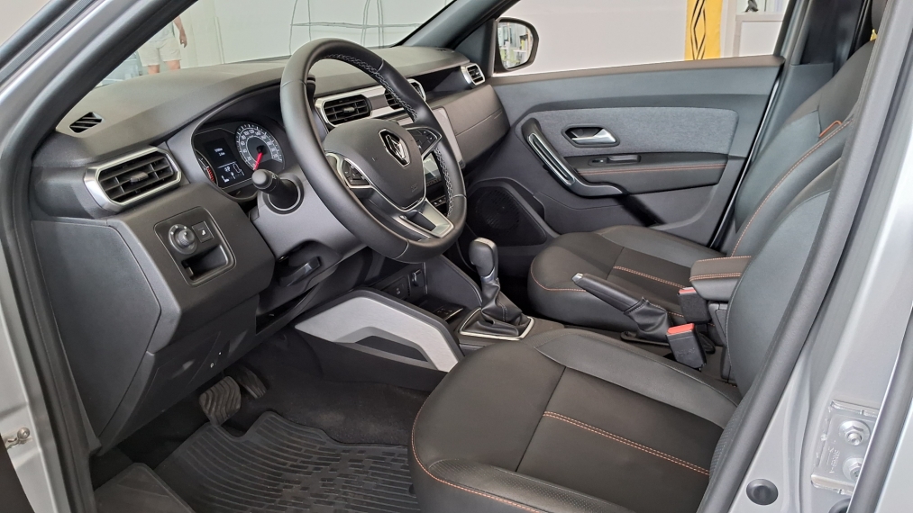 duster iconic plus 1.6 at  25/267