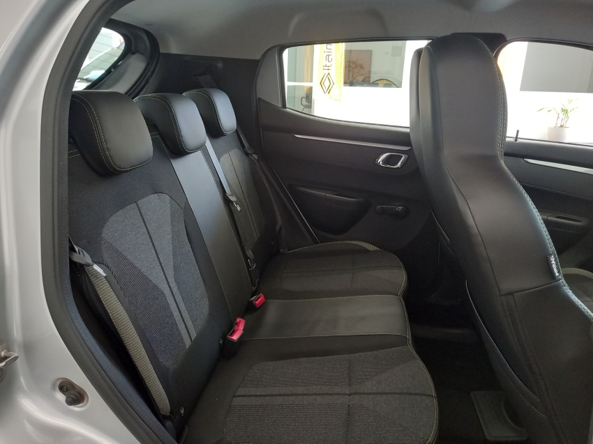 kwid outsider 1.0 mt  24/259