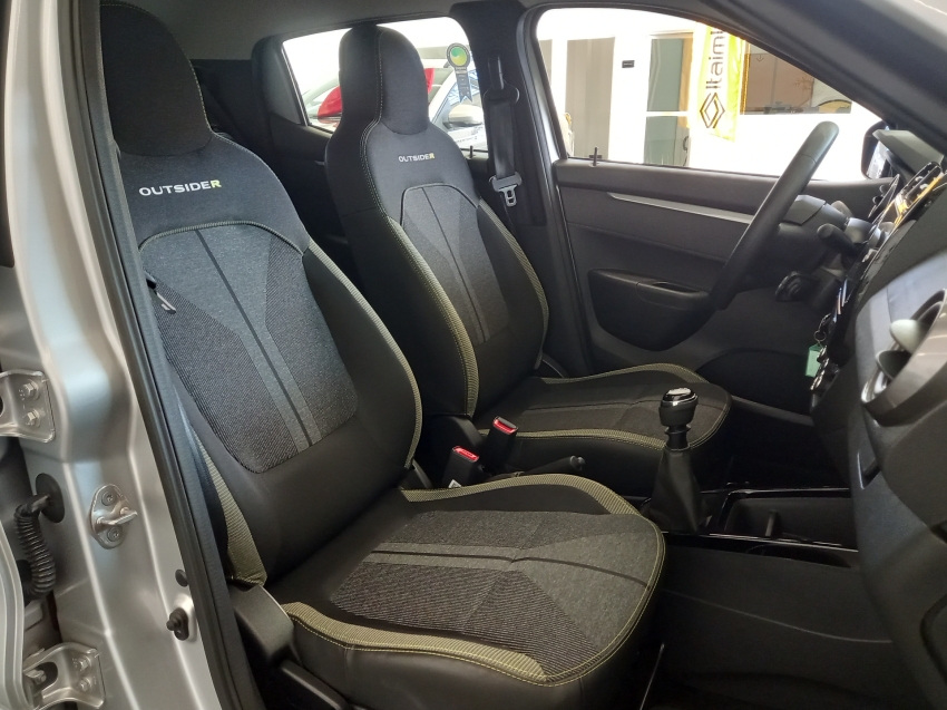 kwid outsider 1.0 mt  24/258