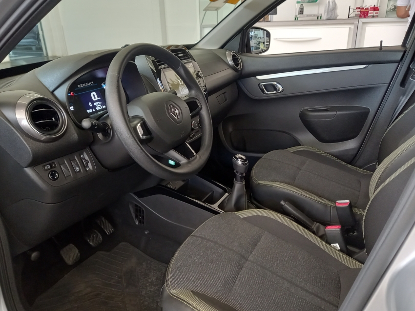 kwid outsider 1.0 mt  24/257