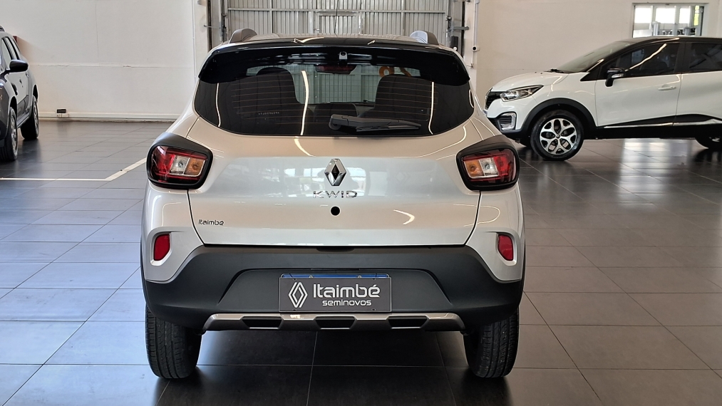 kwid outsider 1.0 mt  25/264