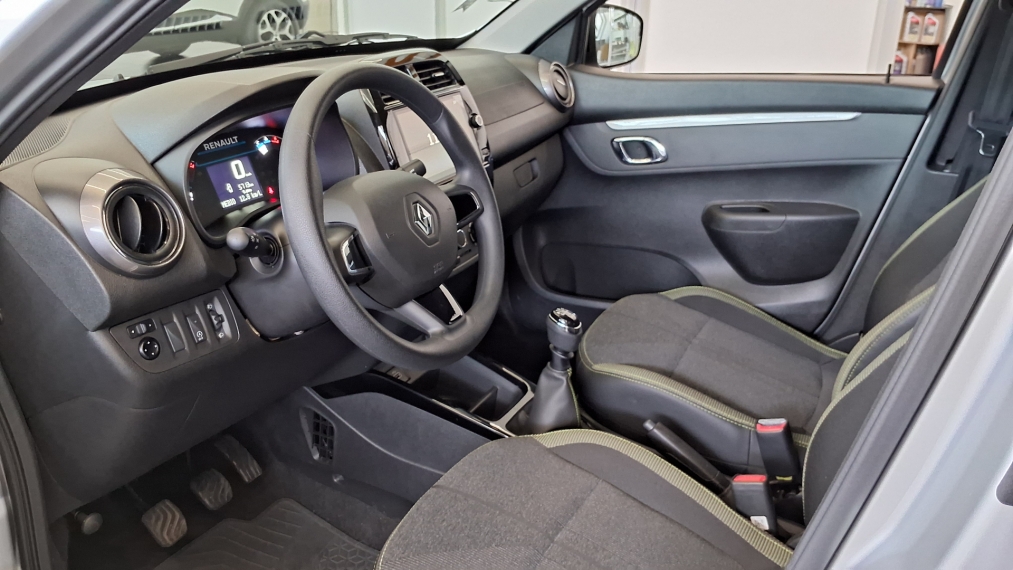 kwid outsider 1.0 mt  25/267