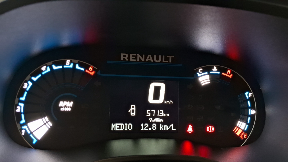 kwid outsider 1.0 mt  25/2610