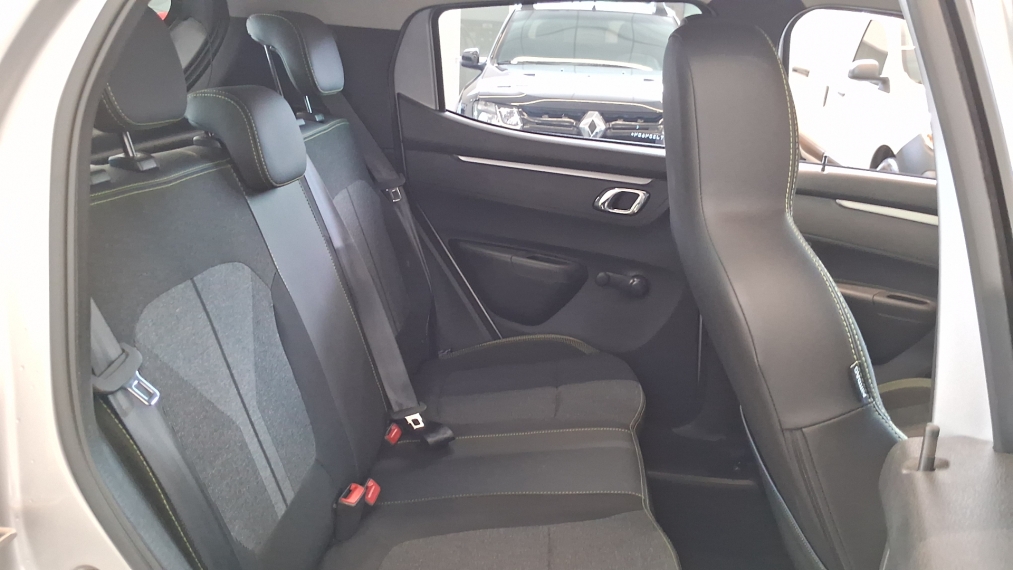 kwid outsider 1.0 mt  25/269