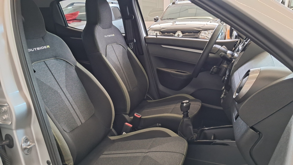 kwid outsider 1.0 mt  25/268