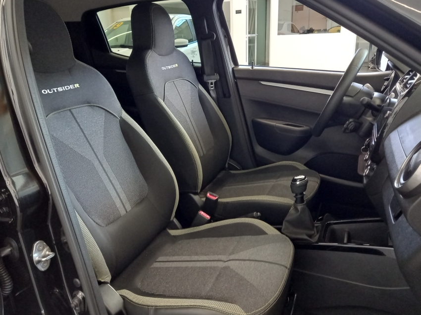 kwid outsider 1.0 mt  24/258