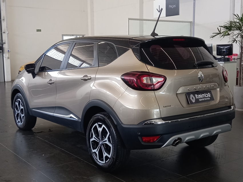captur iconic 1.3 tce at  21/223