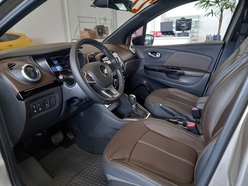 captur iconic 1.3 tce at  21/227