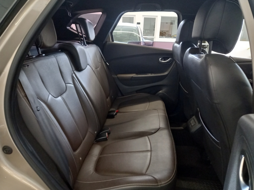 captur iconic 1.3 tce at  21/229