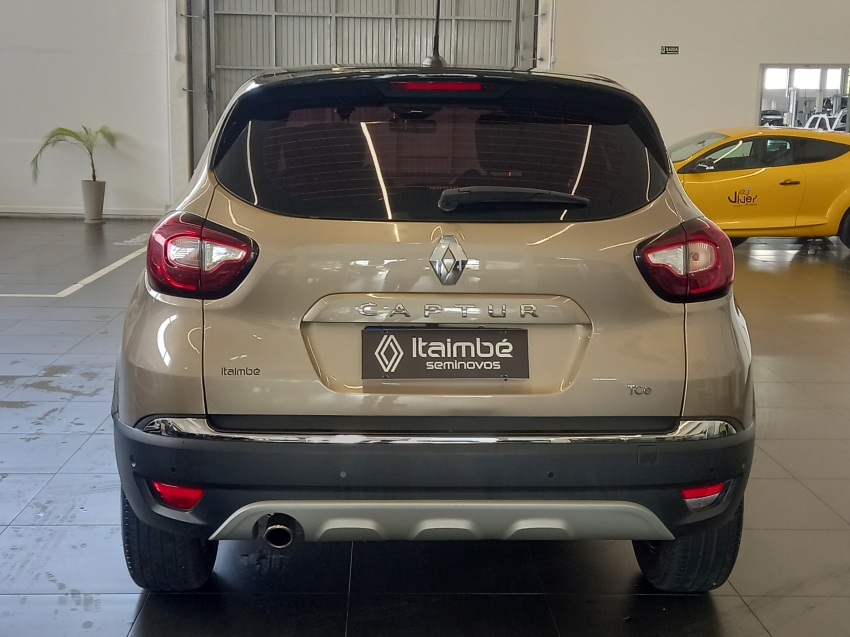 captur iconic 1.3 tce at  21/224