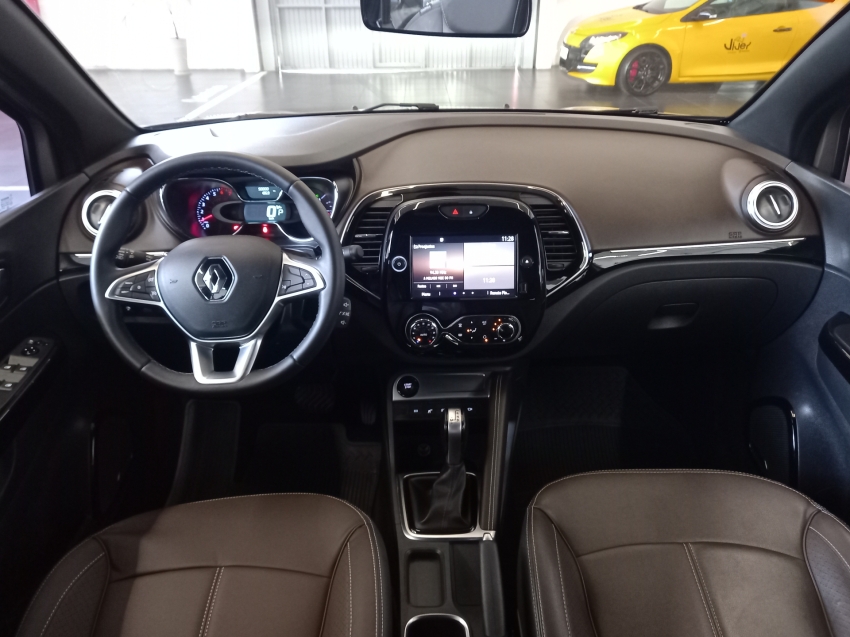 captur iconic 1.3 tce at  21/226