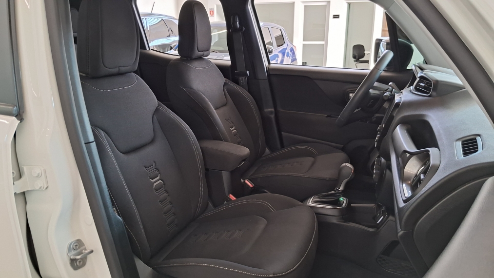 renegade 1.3 turbo 270 at  24/258