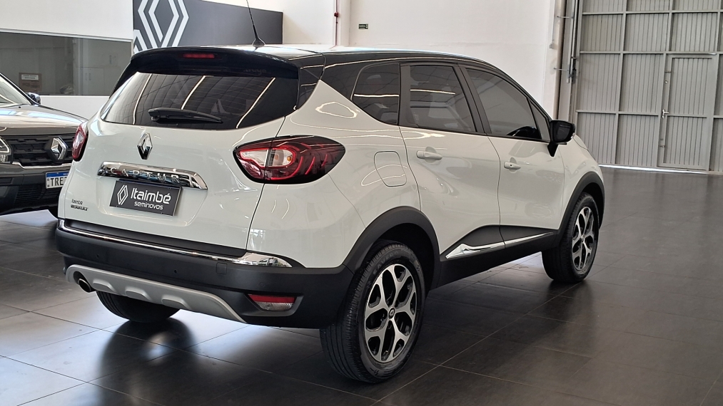 captur intense 1.6 at  17/185