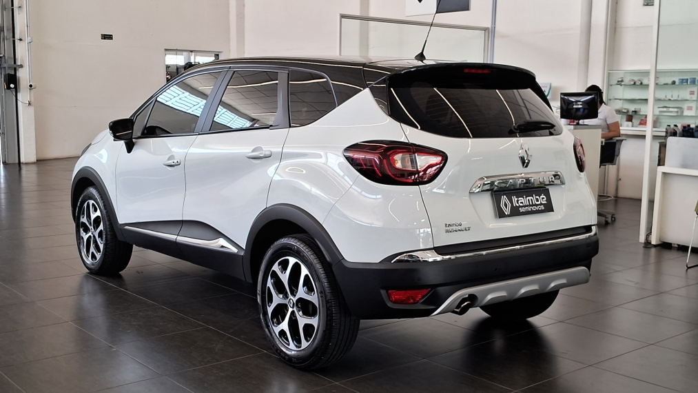 captur intense 1.6 at  17/183