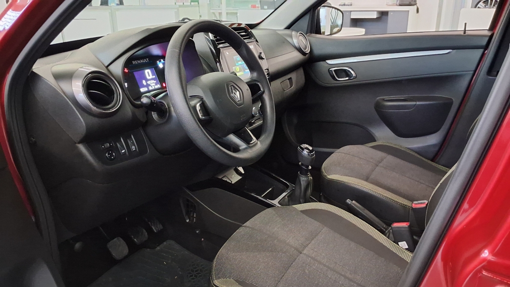kwid outsider 1.0 mt  22/237