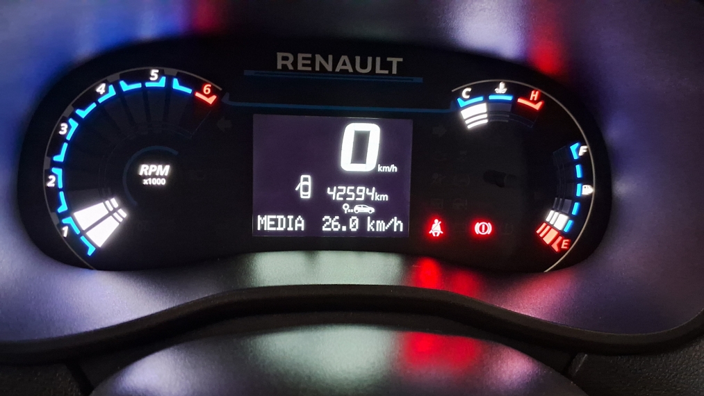 kwid outsider 1.0 mt  22/2310