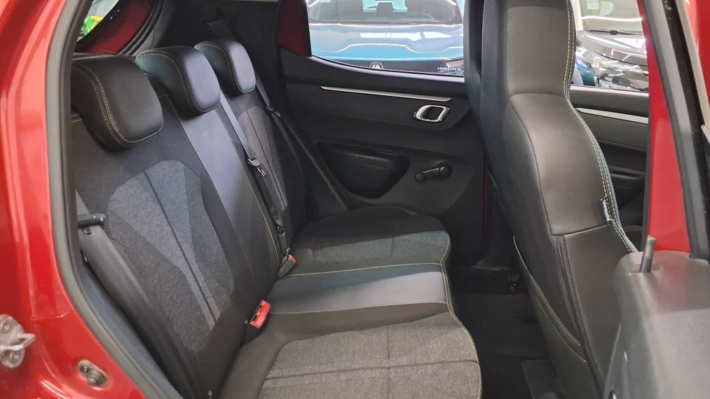 kwid outsider 1.0 mt  22/239