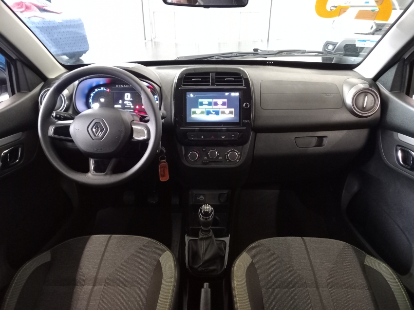 kwid outsider 1.0 mt  25256