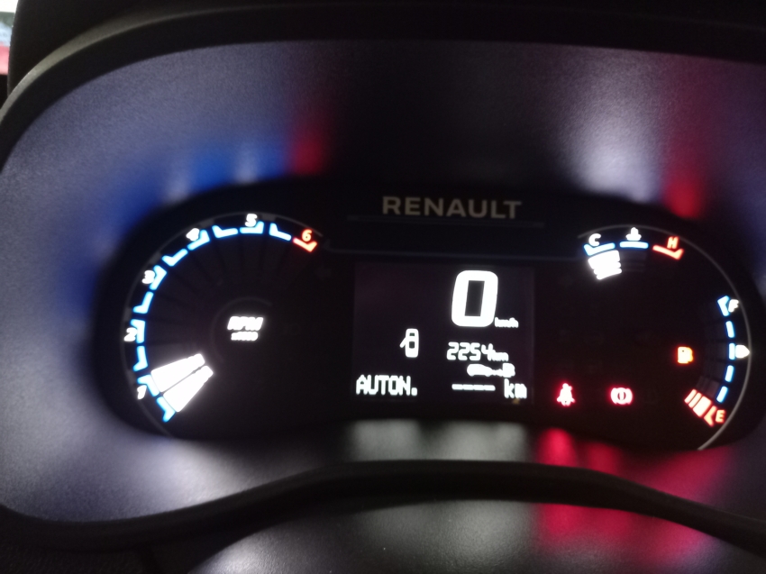 kwid outsider 1.0 mt  252510