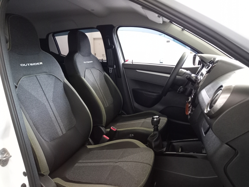 kwid outsider 1.0 mt  25258